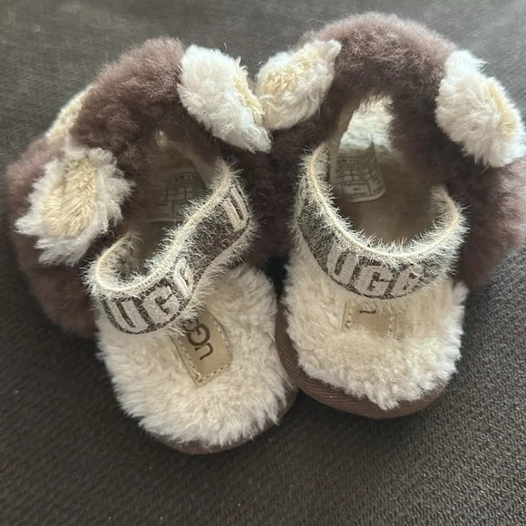 UGG Adorable Lion Plush Slippers size 8 toddler - Picture 2 of 5